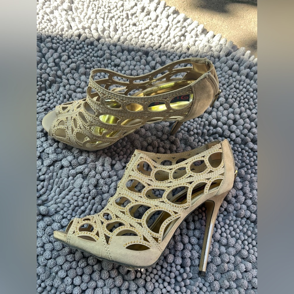 Zigi Soho Tan Stiletto Heels with Intricate Cut-Out Design